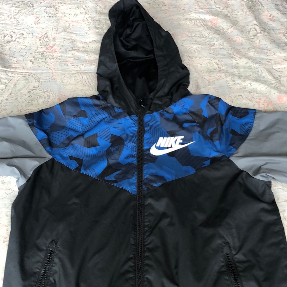 Nike rain jacket/windbreaker boy’s